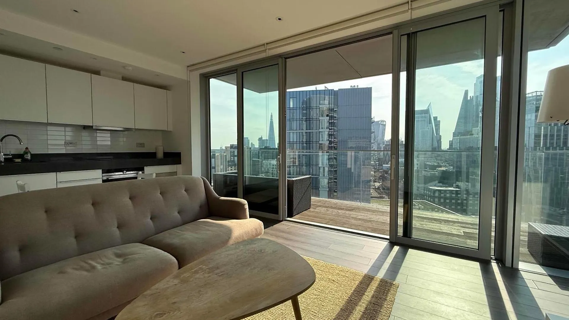 Luxury 1Br Apartment Near Tower Bridge لندن 0*,
